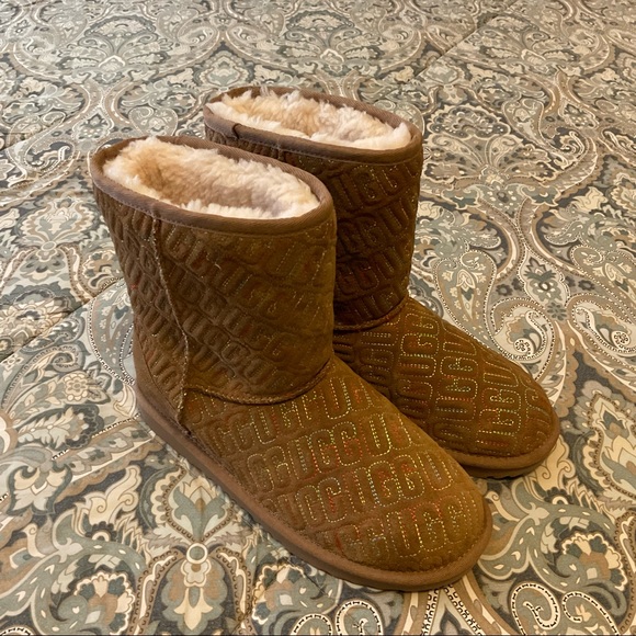 NWT UGG Classic II Graphic Boots Kids Sz 6 - Picture 7 of 16
